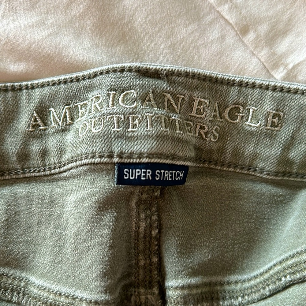 American Eagle Hi-Rise Shorts Size 6 Olive - Picture 4 of 4
